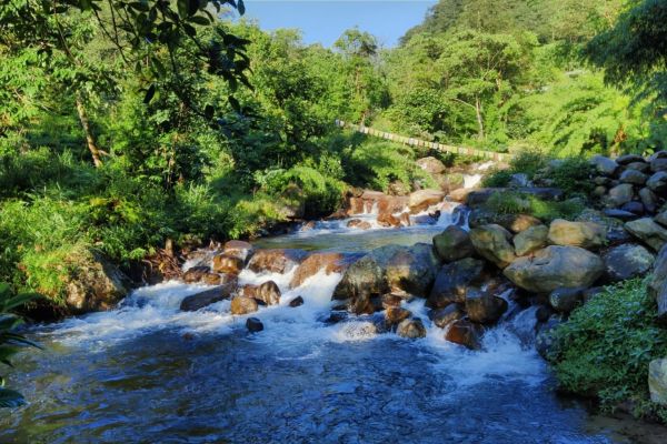 Singalila Riverside Farmstay outside images