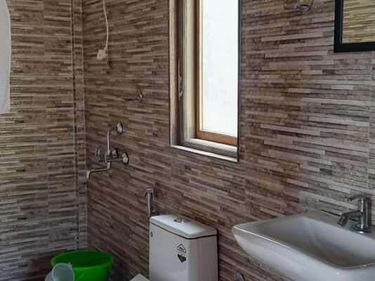 The keramtaar farmstay bathroom